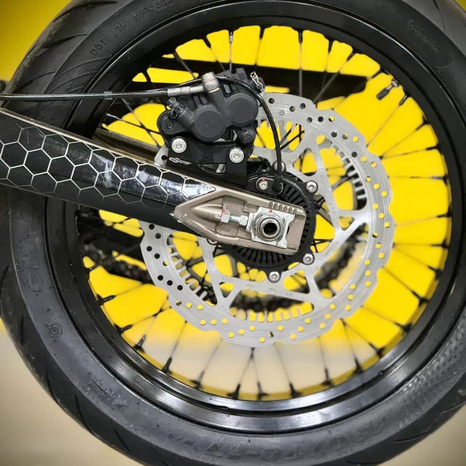 ウルトラビー コンプリートブレーキアップグレードキット 28 - Front Rear Brake Caliper Bracket Kit のレビューと価格